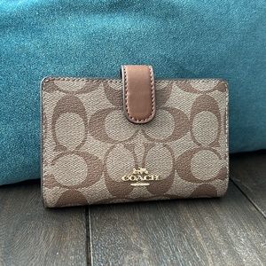 *NWOT* Coach Medium Wallet